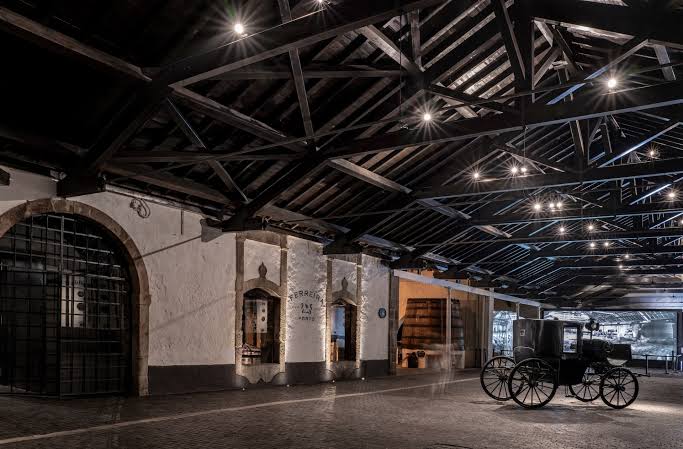 Port wine tasting at Caves Ferreira in Vila Nova de Gaia
